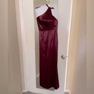 Lulu’s one shoulder satin burgundy floor-length dress